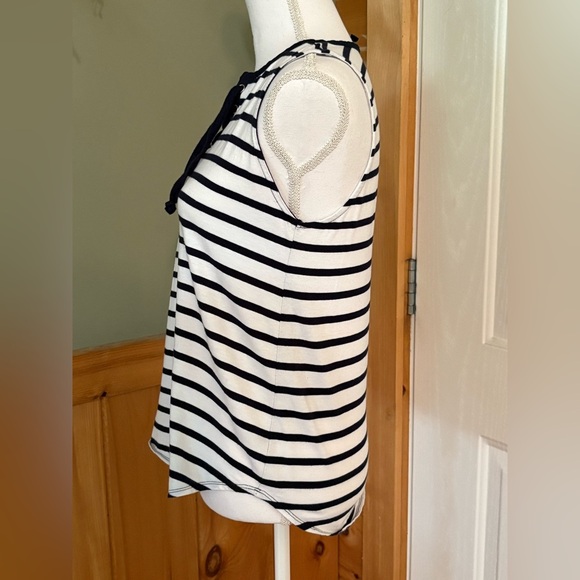 The Limited White and Blue Sleeveless Tank Top with Tie Front - Picture 4 of 12